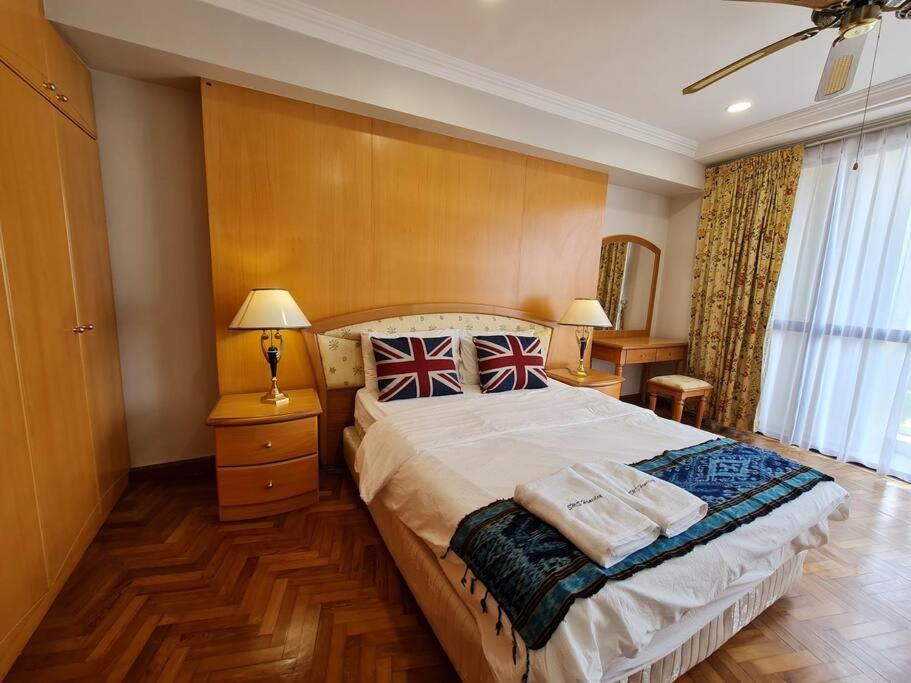 Lovely Waterfront Riverbank Suite With Pool Кучинг Экстерьер фото